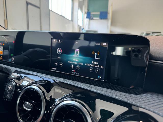 MERCEDES-BENZ CLA 180 usata, con Autoradio digitale