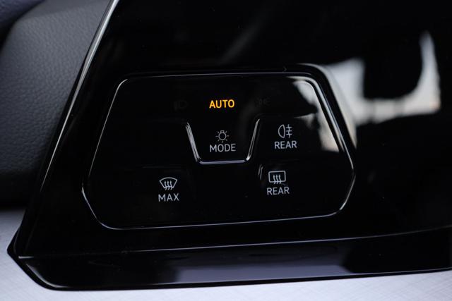 VOLKSWAGEN Golf Variant usata, con Leve al volante