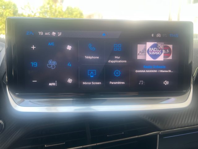 PEUGEOT 2008 usata, con Sistema di navigazione