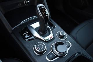 ALFA ROMEO Stelvio usata, con Sedile posteriore sdoppiato