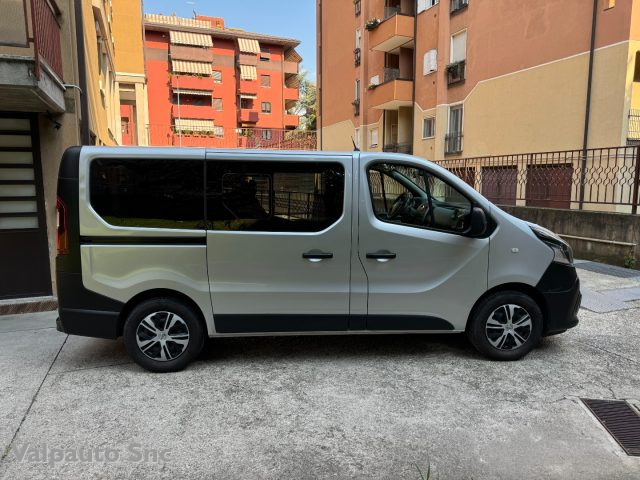 RENAULT Trafic usata, con Sensori di parcheggio posteriori