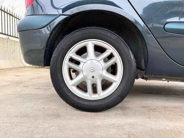 RENAULT Scenic usata, con Specchietti laterali elettrici