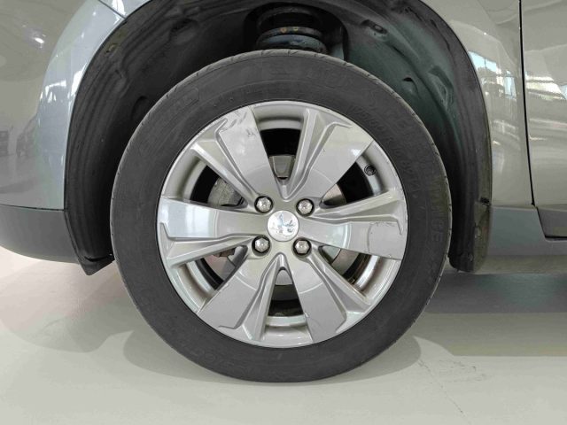 PEUGEOT 2008 usata, con Sedile posteriore sdoppiato