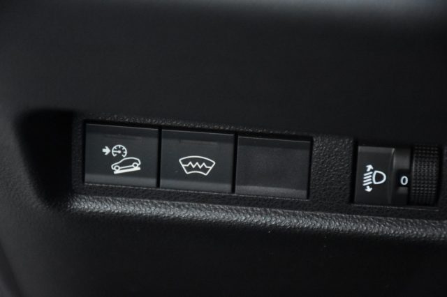 JEEP Avenger usata, con Volante in pelle