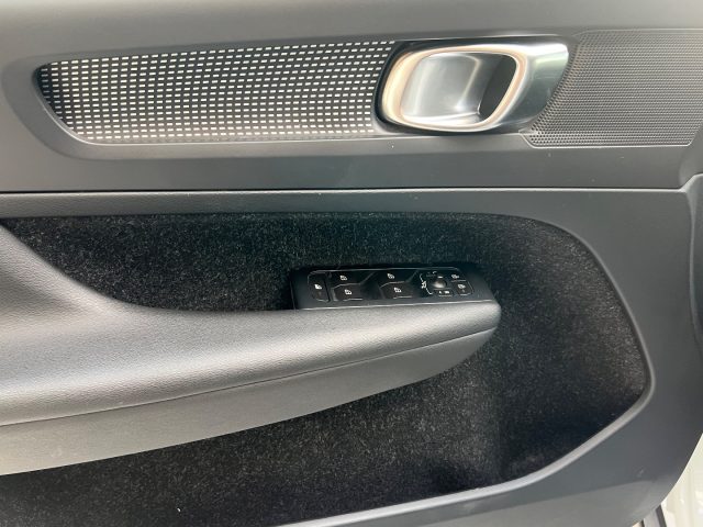 VOLVO XC40 usata, con Fari LED