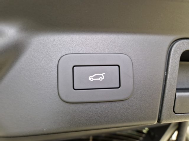 LAND ROVER Range Rover Velar usata, con Park Distance Control