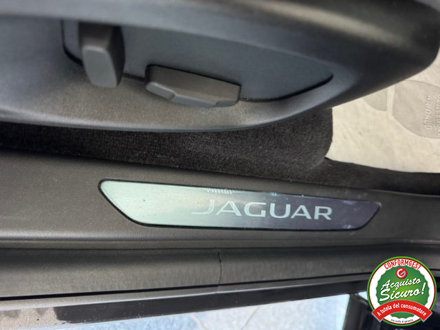 JAGUAR E-Pace usata, con Volante in pelle