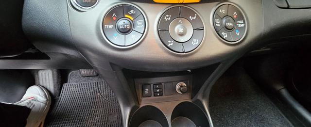TOYOTA RAV 4 usata, con Leve al volante