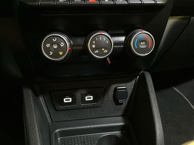 DACIA Duster usata 13