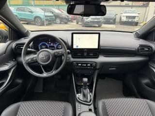TOYOTA Yaris usata, con Fari LED