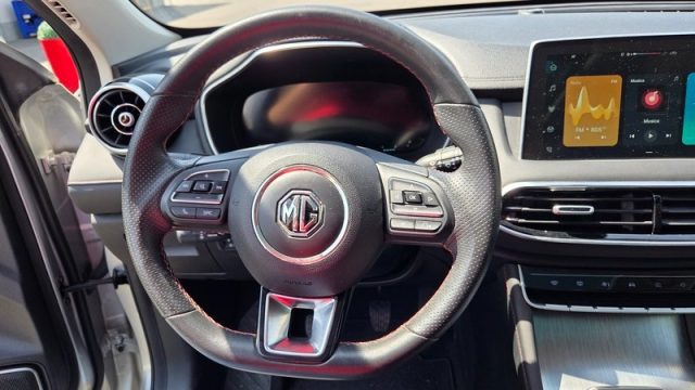 MG HS usata, con Luci diurne LED
