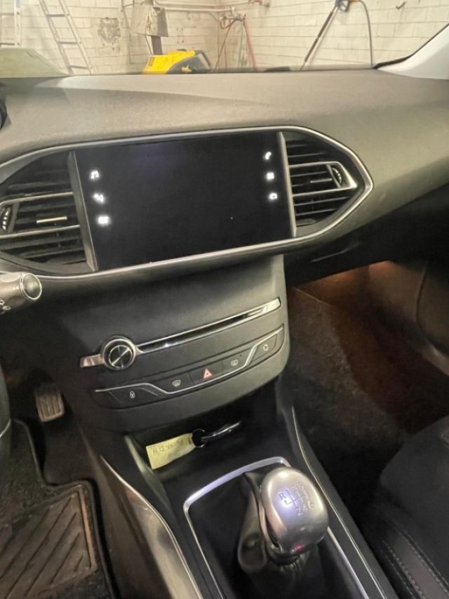 PEUGEOT 308 usata, con Autoradio