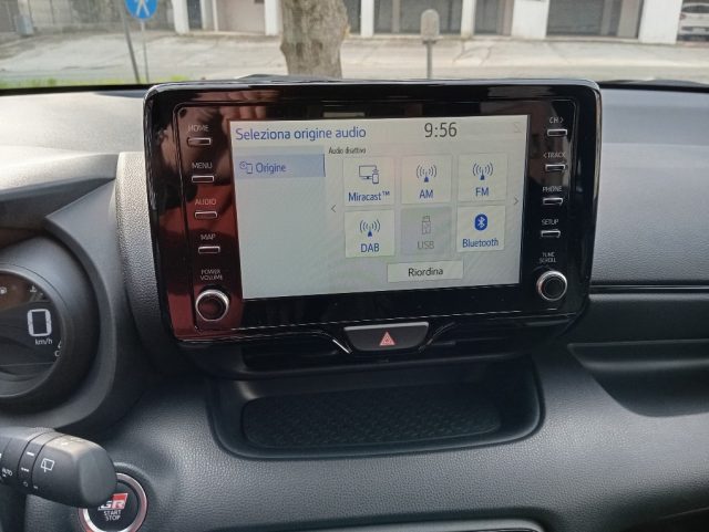 TOYOTA Yaris usata, con USB