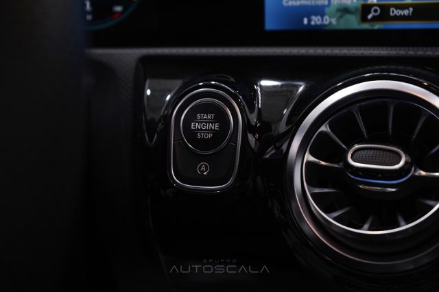 MERCEDES-BENZ A 180 usata, con Fari LED