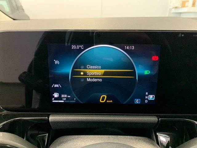 MERCEDES-BENZ GLA 180 usata, con Volante multifunzione