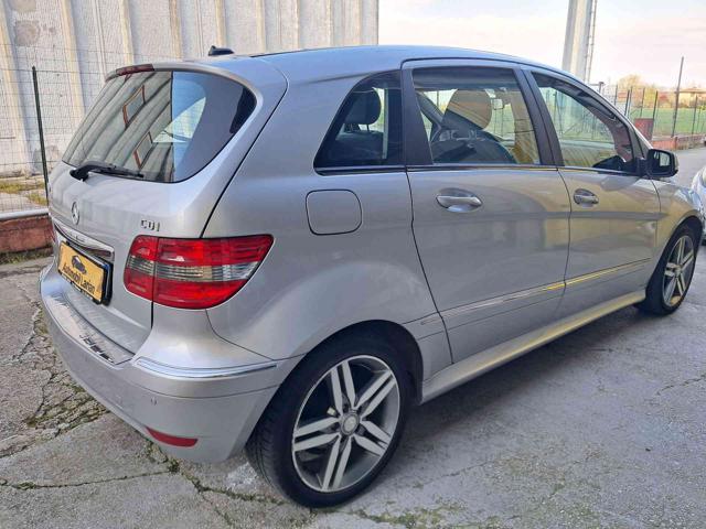 MERCEDES-BENZ B 180 usata, con Climatizzatore