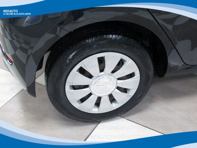 VOLKSWAGEN up! usata, con Sedile posteriore sdoppiato