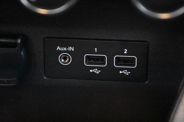 RENAULT Clio usata, con Touch screen