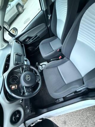 TOYOTA Yaris usata, con Bluetooth