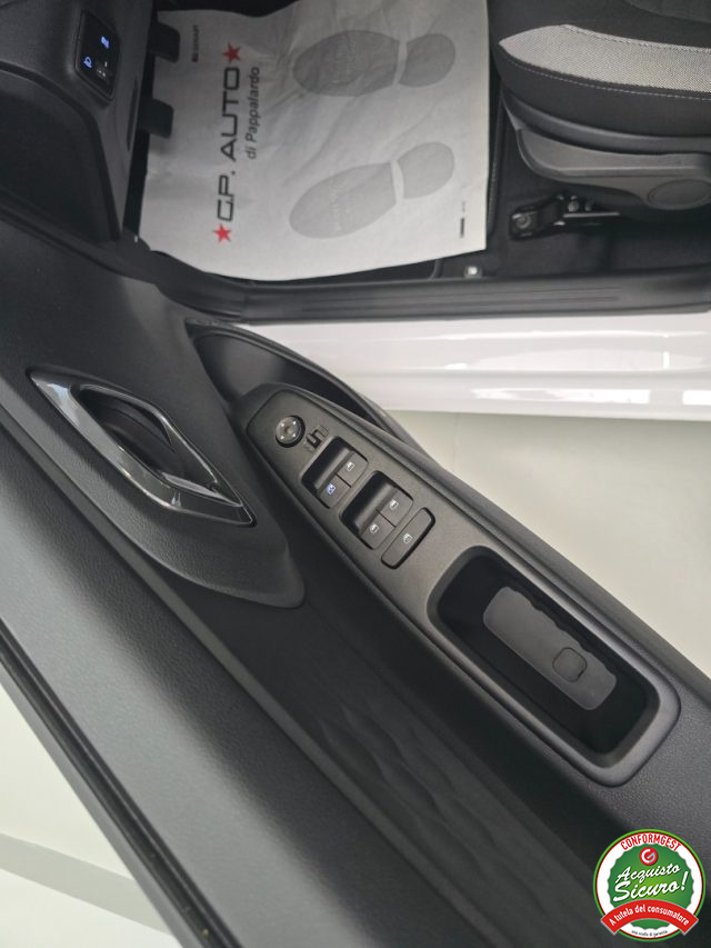 HYUNDAI i10 usata, con Sensori di parcheggio posteriori
