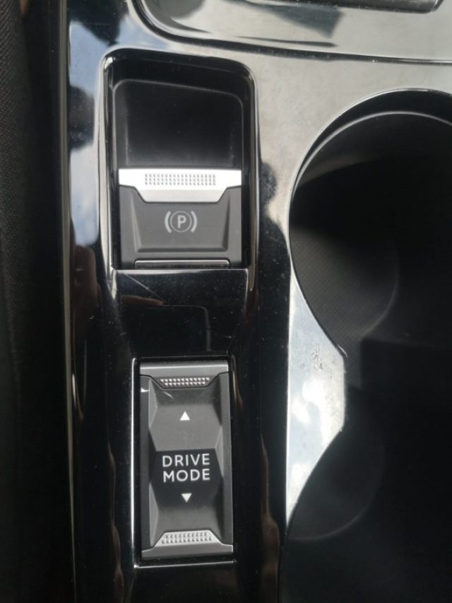 PEUGEOT 2008 usata, con Servosterzo