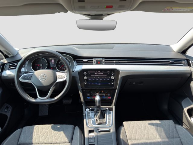 VOLKSWAGEN Passat usata 11