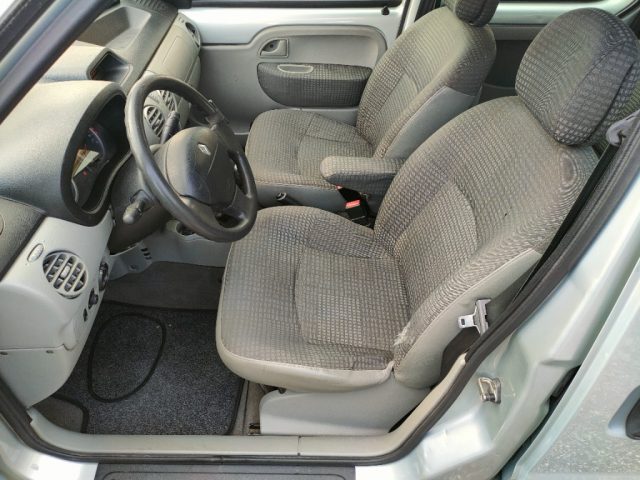 RENAULT Kangoo usata, con USB