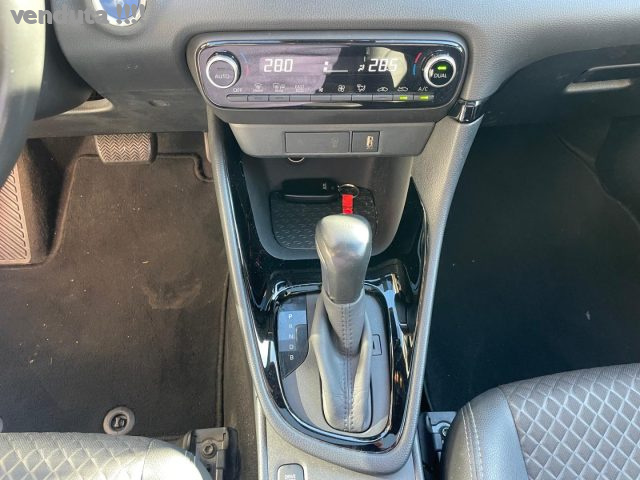 TOYOTA Yaris usata, con Autoradio digitale