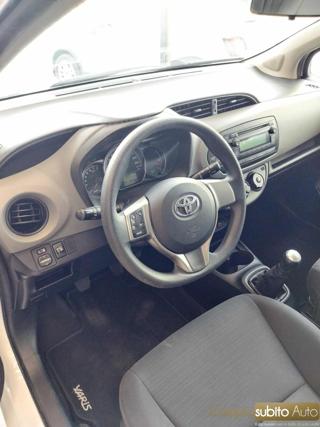 TOYOTA Yaris usata, con Sedile posteriore sdoppiato
