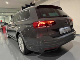 VOLKSWAGEN Passat Variant usata, con Alzacristalli elettrici