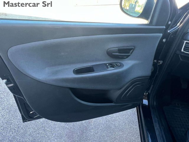 LANCIA Ypsilon usata, con ESP