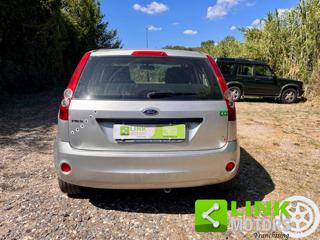FORD Fiesta usata, con Autoradio