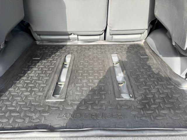 TOYOTA Land Cruiser usata, con Sedile posteriore sdoppiato