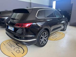 VOLKSWAGEN Touareg usata, con Autoradio