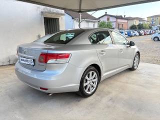 TOYOTA Avensis usata, con Autoradio