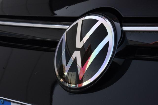 VOLKSWAGEN Golf usata, con Hill holder