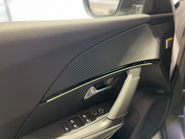 PEUGEOT 2008 usata, con Volante in pelle