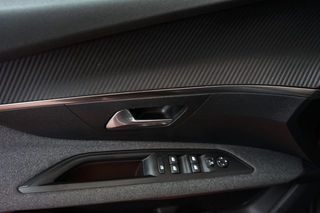 PEUGEOT 3008 usata, con Controllo elettronico della corsia