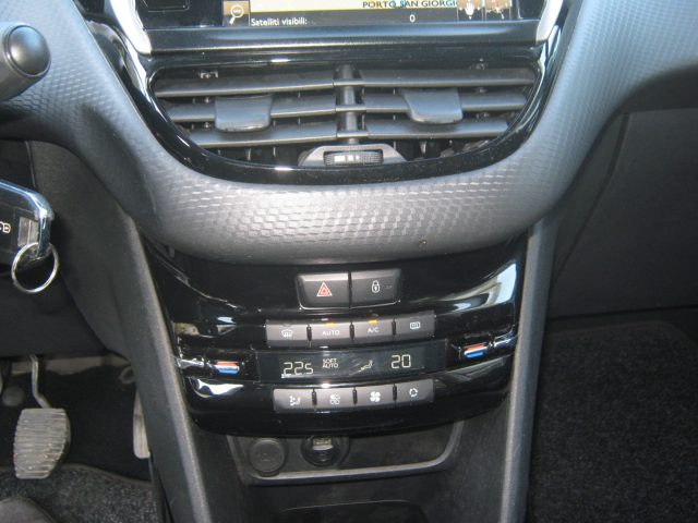 PEUGEOT 2008 usata, con Cruise Control