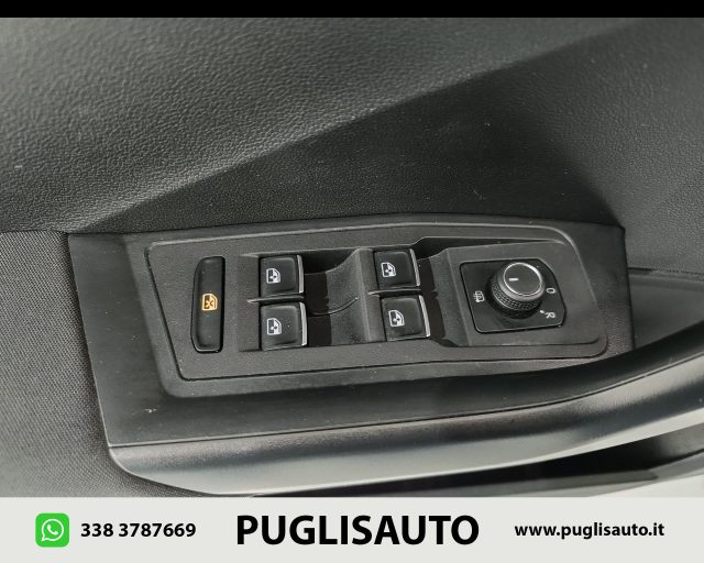 VOLKSWAGEN T-Roc usata, con Autoradio digitale