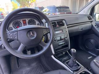 MERCEDES-BENZ B 180 usata, con Chiusura centralizzata