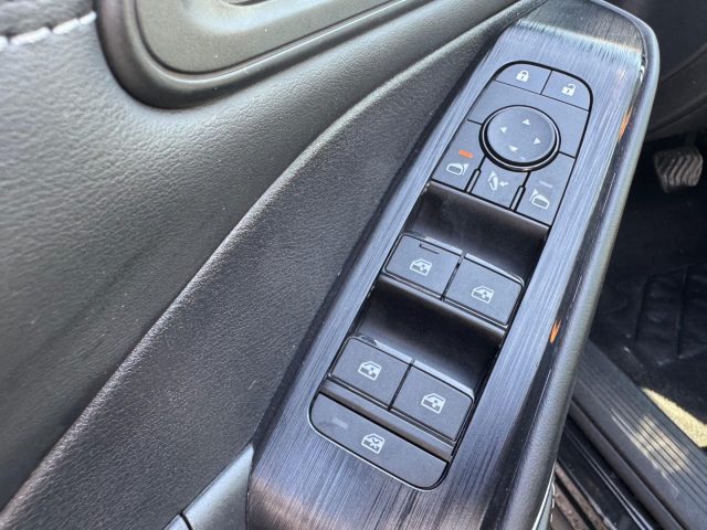 NISSAN Qashqai usata, con Controllo automatico clima