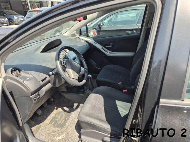 TOYOTA Yaris usata, con Lettore CD