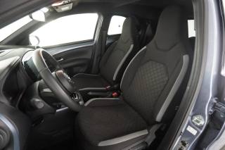 TOYOTA Aygo X usata 8