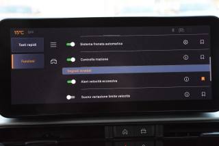 JEEP Avenger usata, con Autoradio digitale