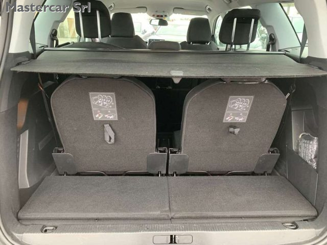 PEUGEOT 5008 usata, con Sedile posteriore sdoppiato
