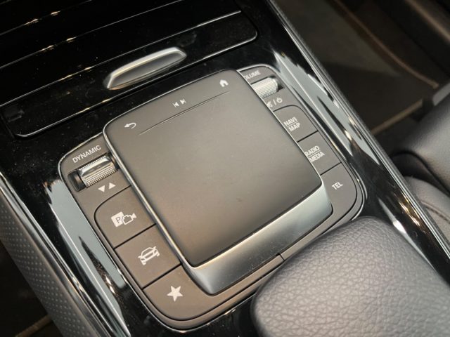 MERCEDES-BENZ GLB 200 usata, con Controllo elettronico della corsia