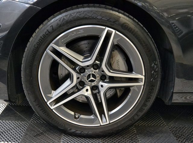 MERCEDES-BENZ E 220 usata, con Volante in pelle