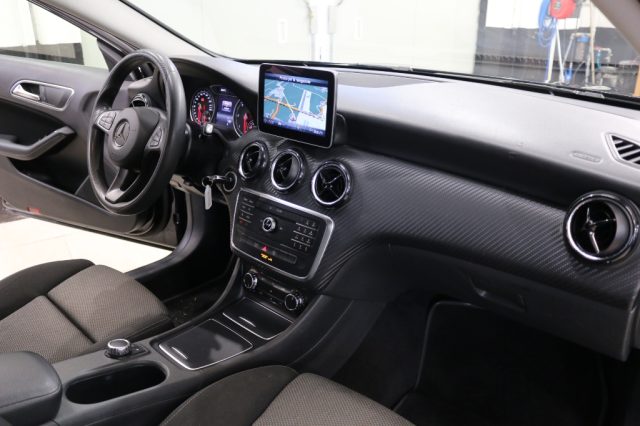 MERCEDES-BENZ GLA 180 usata, con Airbag testa