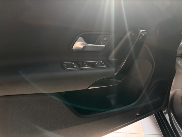 MERCEDES-BENZ A 180 usata, con Fari Xenon